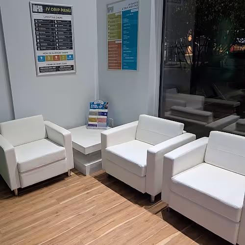 Lounge area with comfortable chairs and calming decor, ideal for patients recovering from gastric surgery.